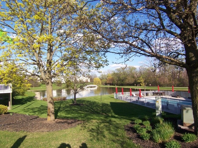 Building Photo - 109 Fieldcrest St Unit 304