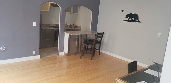 Open living room - 133 S Elm Dr Unit Apt J