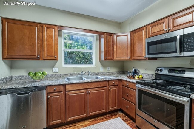 1813 Honeysuckle Dr