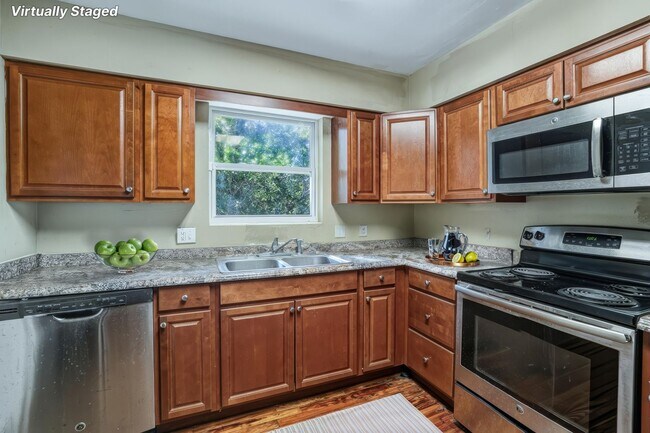 Photo - Beautiful 3 Bedroom with Fenced In Yard