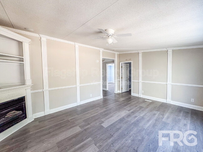 Photo - 2057 Oakley Rd