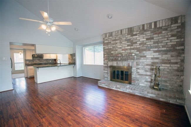 Photo - 415 Abbott Cir