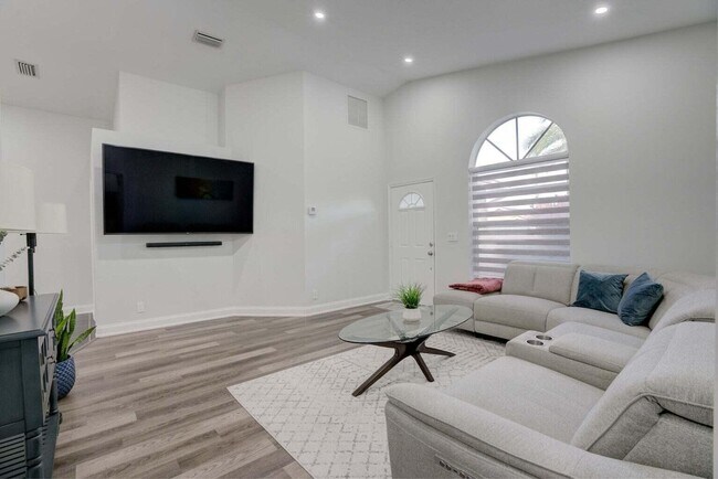 Photo - 6178 Garrett St