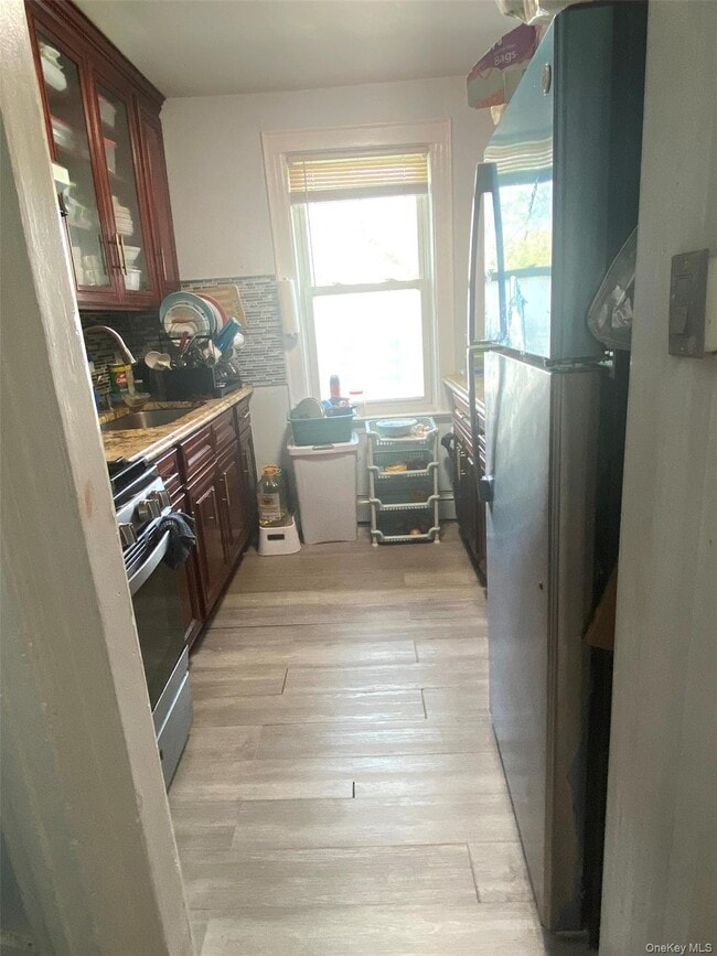 Photo - 107-02 Pinegrove St