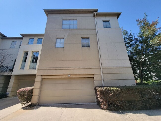 Building Photo - Stunning Townhouse In A Great Location Near Memorial Park!