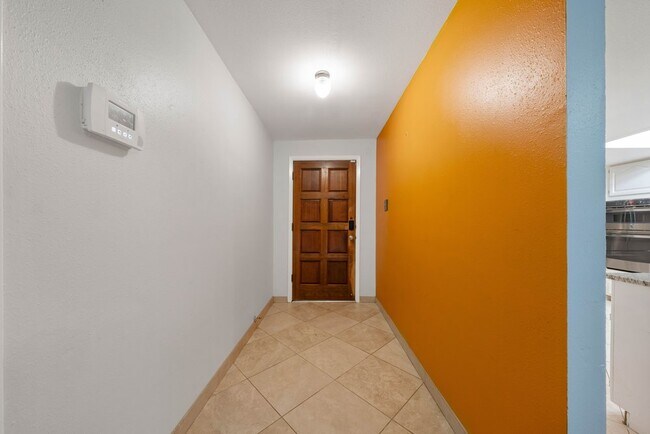 Stylish 3-Bed Home with Pool Access, Fenced Yard, and Garage — North Hills Village, San Antonio