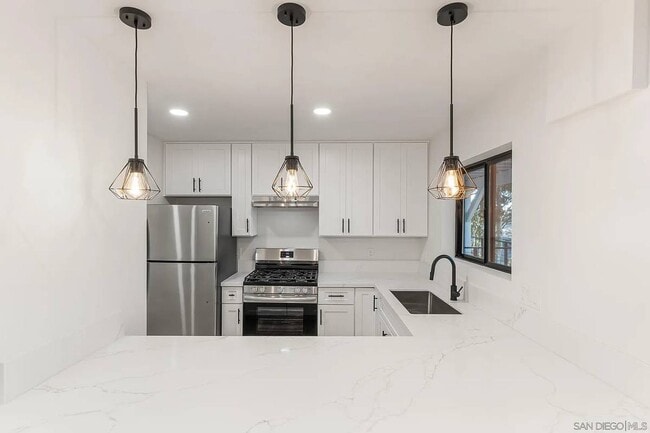 Building Photo - 2366 Almeria Ct