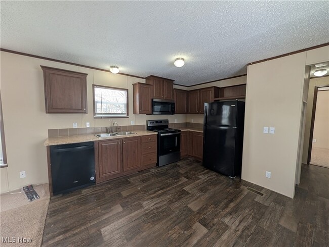 Photo - 235 Chaucer Ct