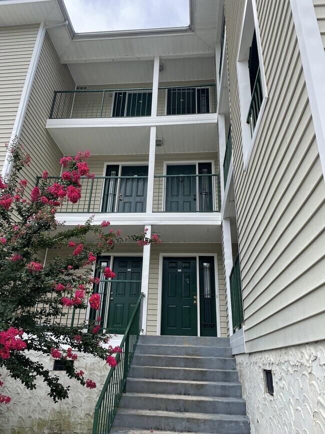 Building Photo - 3375 Galleria Dr Rental