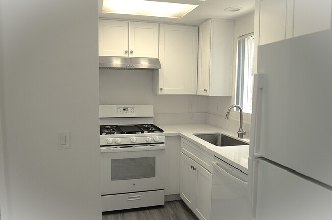 Photo - 1323 W Palmyra Ave Unit #B