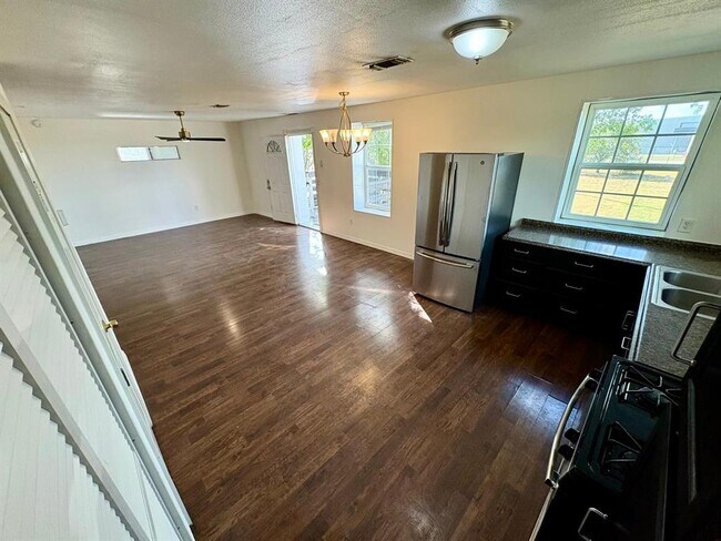 Photo - 5213 Tucker Hill Ln Unidad B