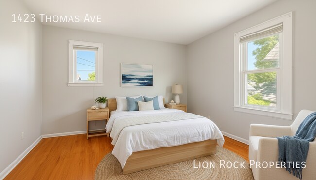 Photo - 1423 Thomas Ave W