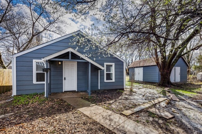 Building Photo - 852 N Belmont Pl Rental