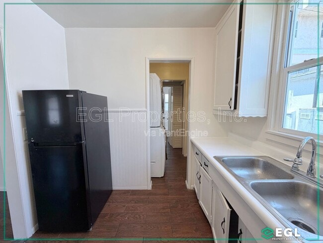 Photo - 315 W Queen St Unidad B