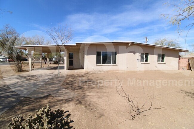 Photo - 1502 W Helena Dr House