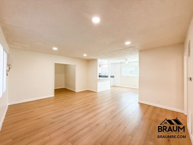 Photo - 13115 Oxnard St Unit 4