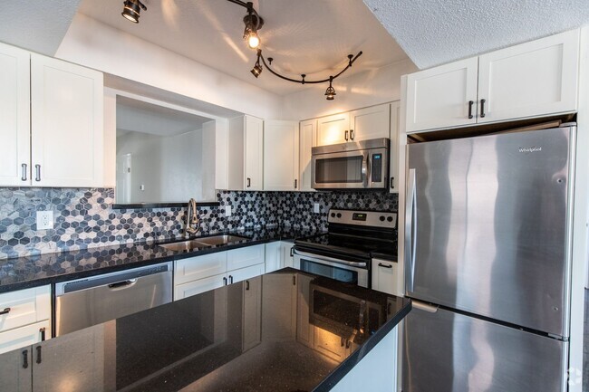 Building Photo - GORGEOUS, COMPLETELY REMODELED 5 BEDROOM, ... Rental