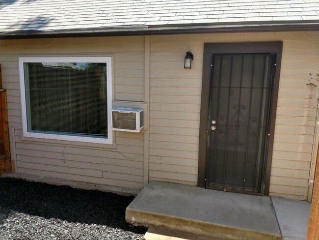 Building Photo - 849-851 W Cambridge Ave Unit 849 W Cambridge Ave