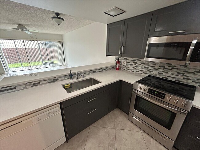 Photo - 4401 SW 70th Ter