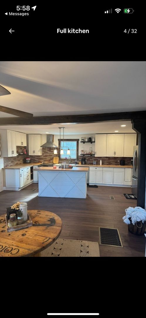 Photo - 1060 Stephen St