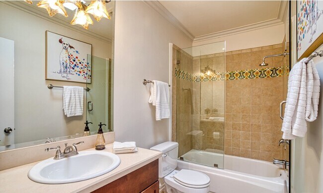 1532 Berkeley St Unit 1