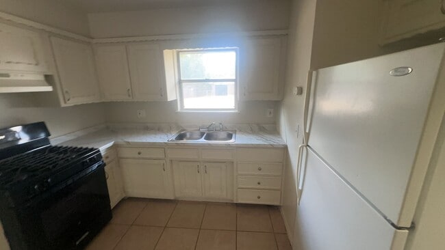 1308 Hickory Ln
