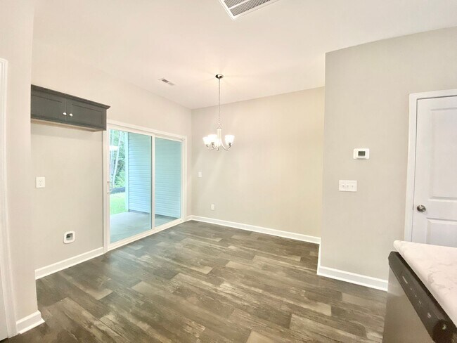 Photo - 12 Jaydn Dr W