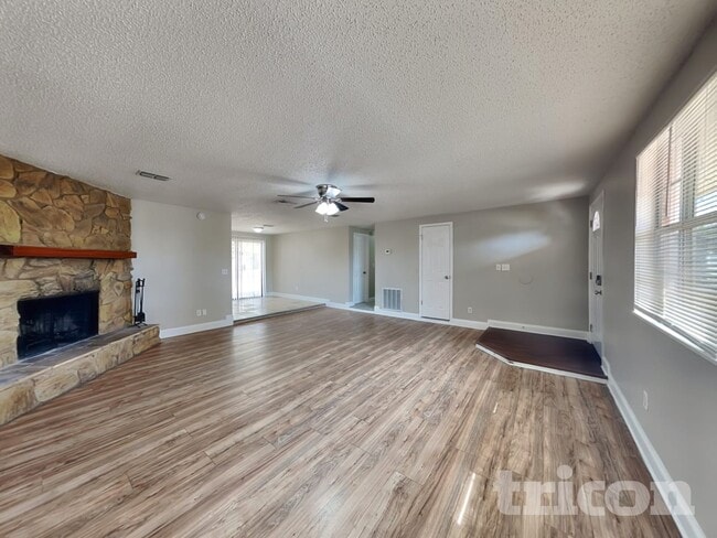 Photo - 1478 Pawnee St