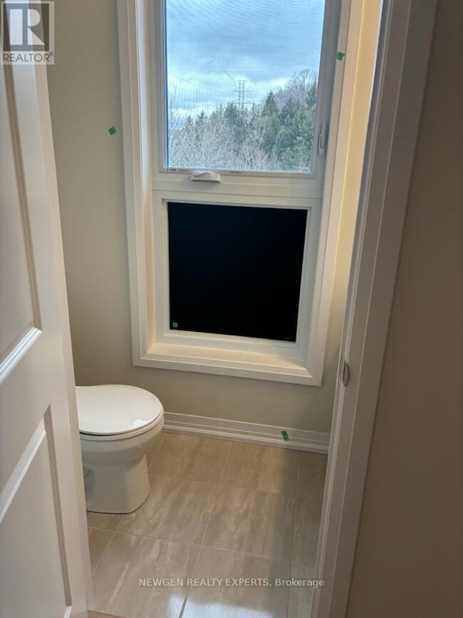 Photo - 261 Woodbine Ave