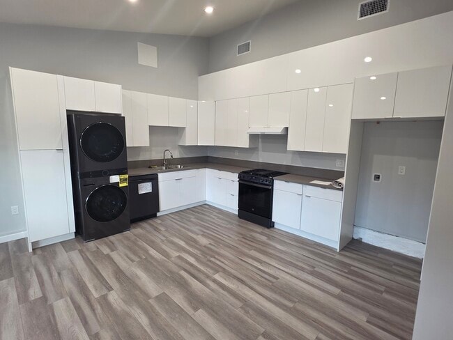 Building Photo - 18230 Chase St