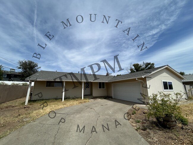 Building Photo - 2262 Las Plumas Ave