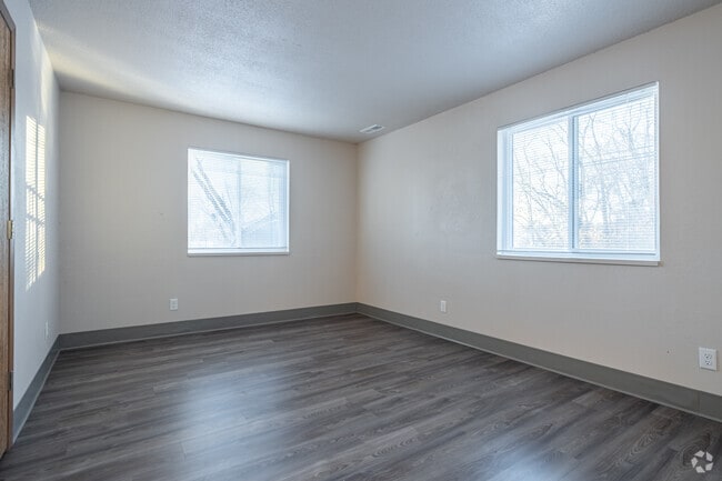 4BR, 2BA - 1,200SF - Living Room
