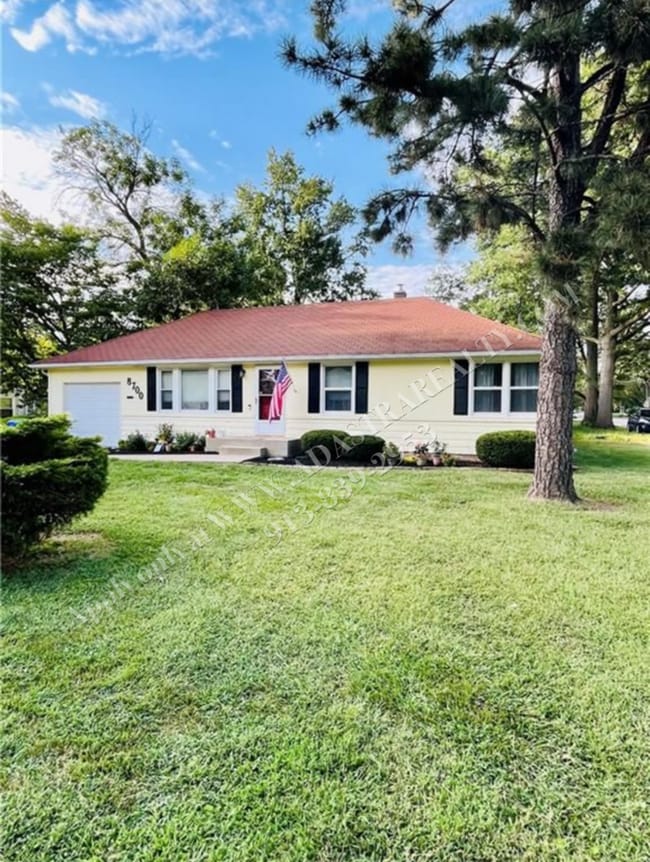 Building Photo - Charming 3 Bed 2 Bath Home-Coming SOON!