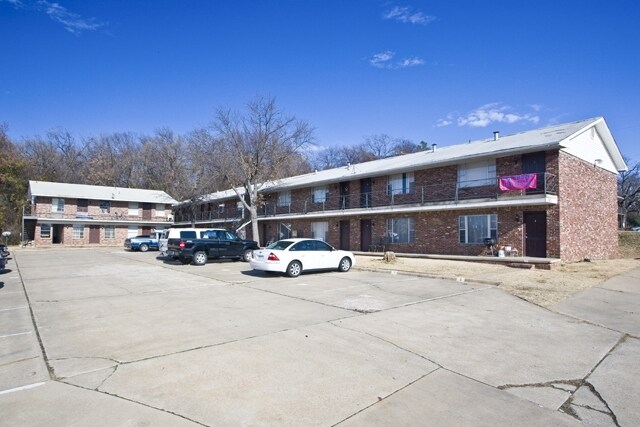 Photo - Lynwood Apartments