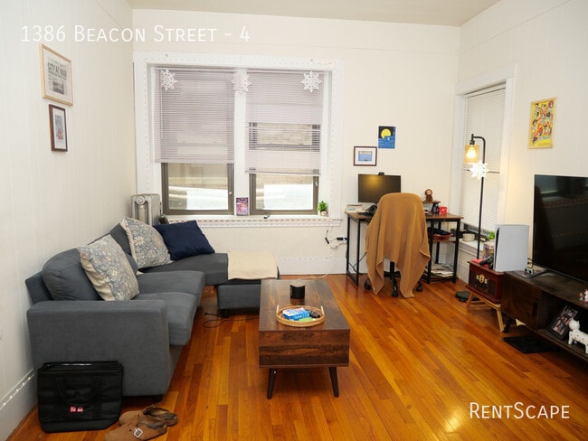 Building Photo - 1386 Beacon St Rental