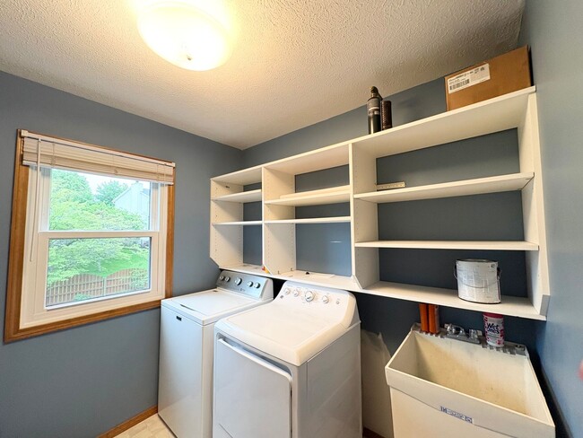 Photo - Stunning 5-Bedroom Home in Eagle Crest subdivision