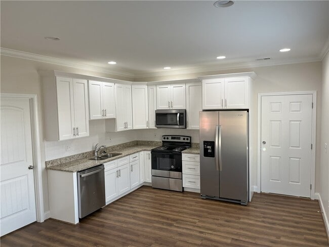 Building Photo - 102 B Oak Ln Rental