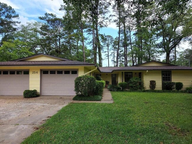 Building Photo - 2 Bedroom 1 Bath Available September 1. Cl... Unit 254 S. Villas Ct. APT A