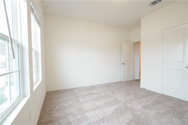 Photo - 933 Wildrye Ct