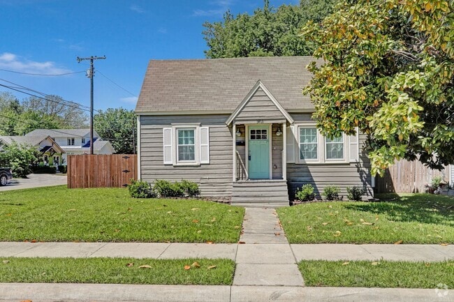 Building Photo - Cutest Cottage available Now in McKinney! Rental