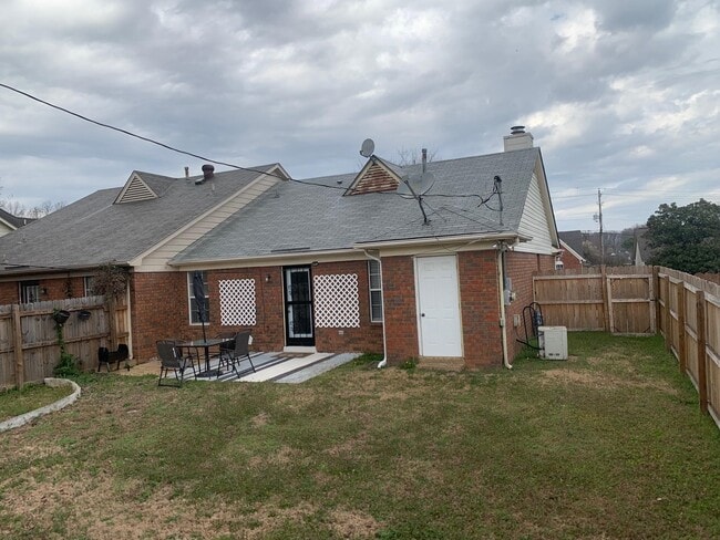 Photo - 5545 Oak Branch Cir N