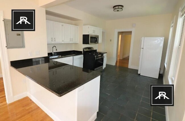 4 bedroom in Cambridge MA 02140 - 4 bedroom in Cambridge MA 02140 Condo Unit 2