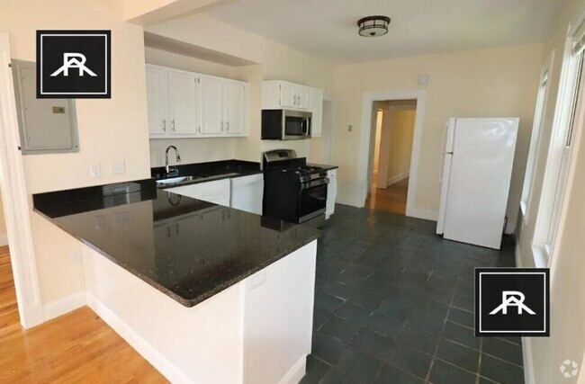 Building Photo - 4 bedroom in Cambridge MA 02140 Unit 2 Rental