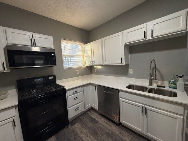 Photo - Large 6 Bed Single Family Home in MPLS!