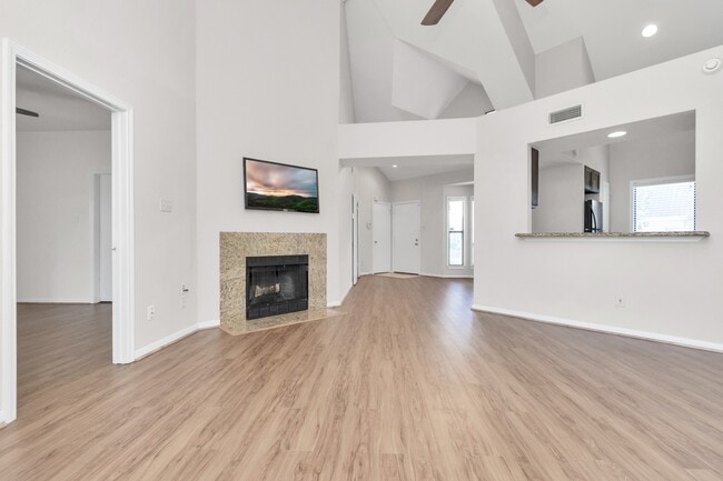 Photo - 4144 Greystone Way Unidad 703