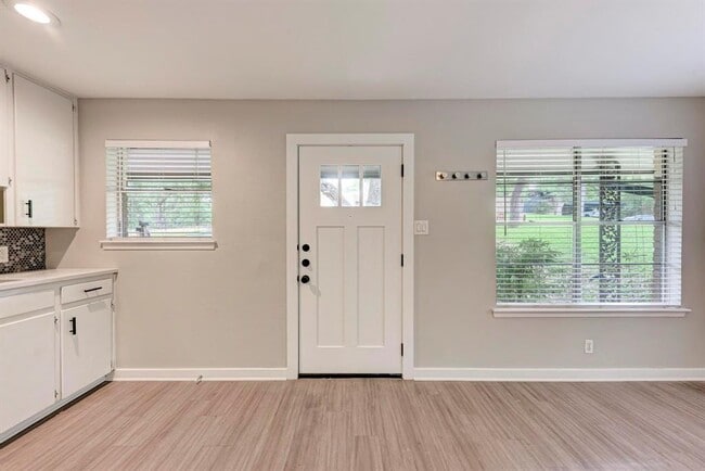 Photo - 1612 Elmhurst Dr