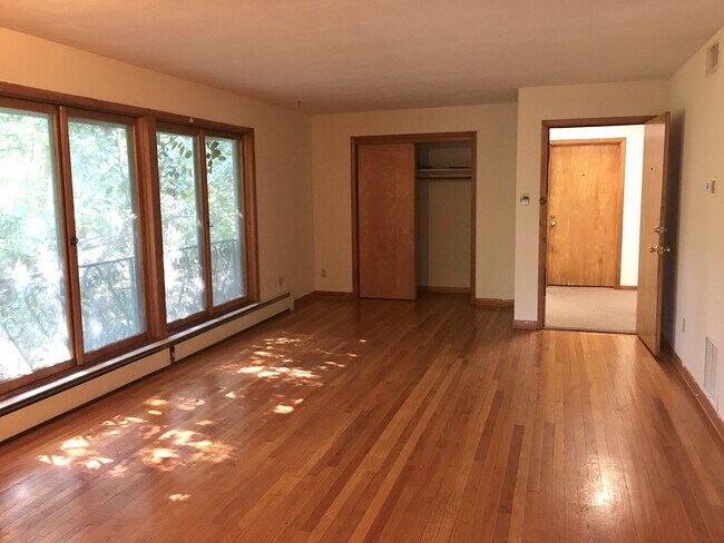 Photo - Very Unique 2 Bedroom Apartment off University Avenue! Unit 5