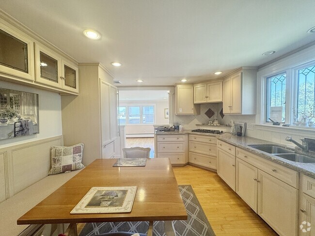 Building Photo - 15 Blackinton St Rental