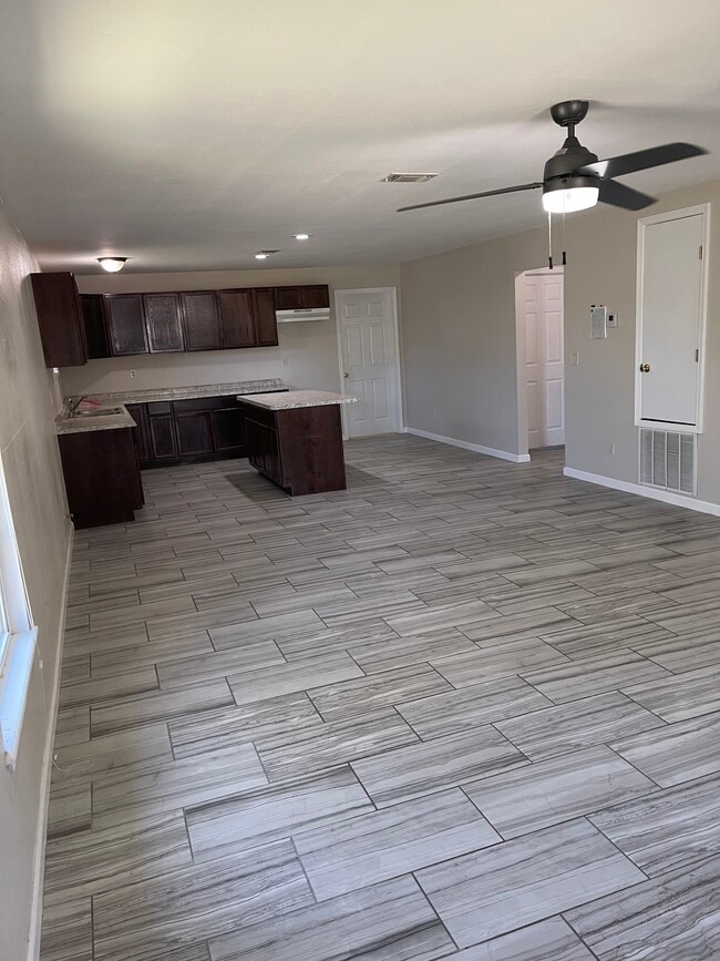 Photo - 507 Short St