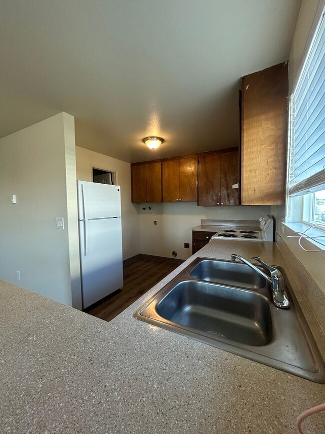 Photo - (526) Halpert Duplexes - 4 Bedroom / 2 Bathroom Unit 1427